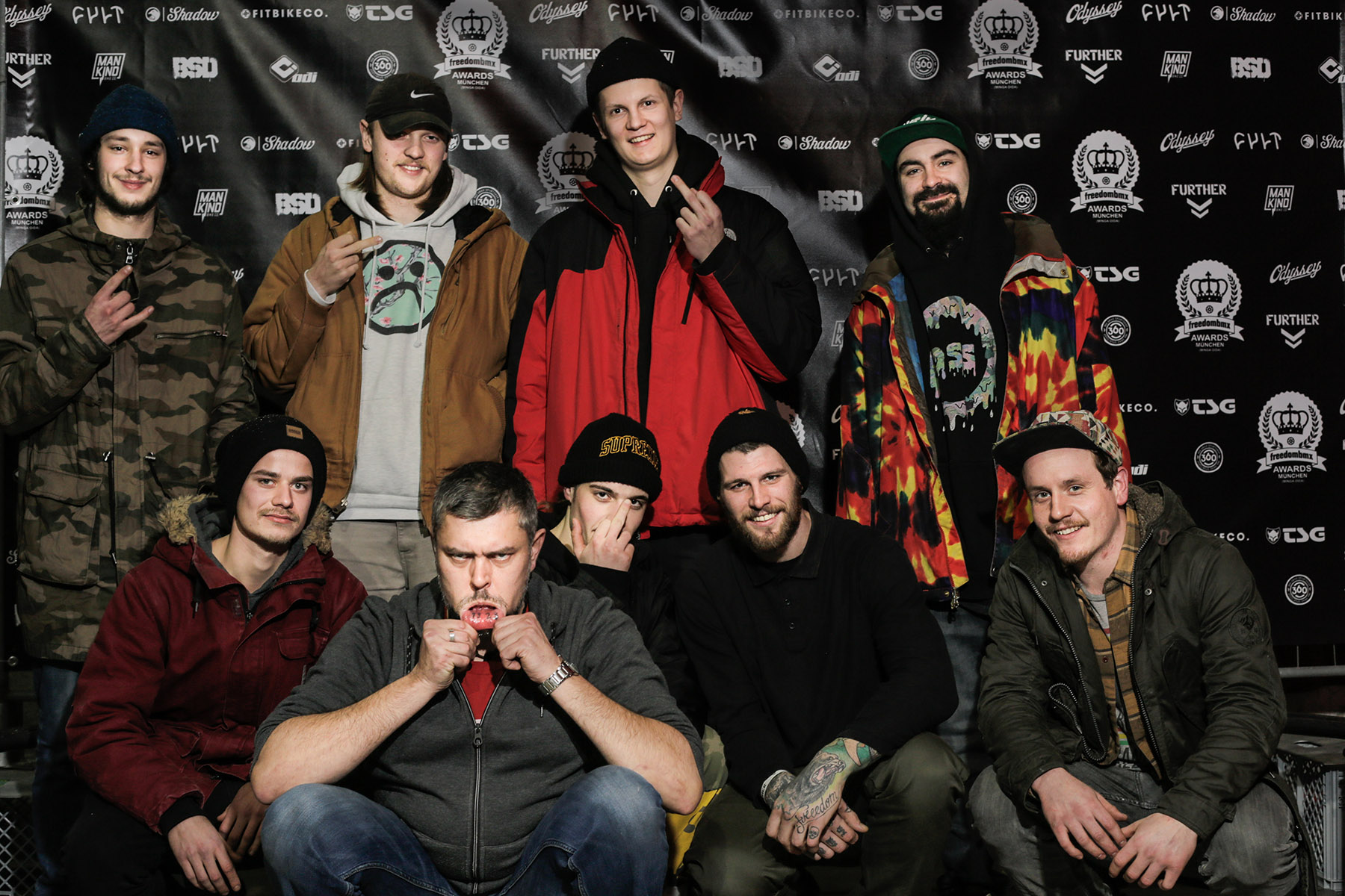 Die 1230 Gang und ihre Homies waren auch am Start. Oben v.l.n.r.: Kilian Gruber, Ralf Schiller, Leo Bruckmüller, Gizmo Kayser von den Boarsteinschwalben aus München; unten: Adrian, Sören Wollner, Hendrik Michl, Stephan Götz und Manuel Faust