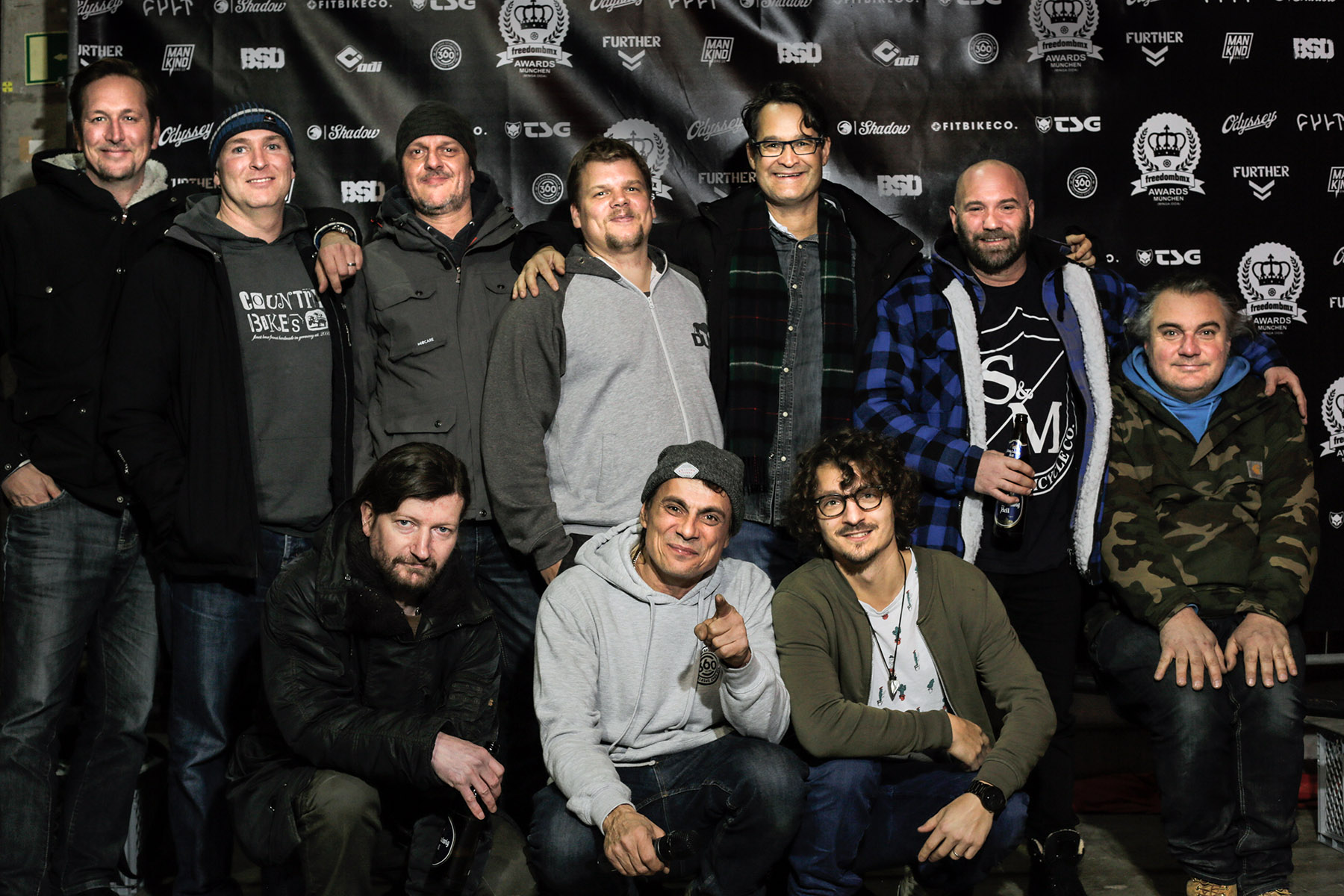 Mehr als 340 Jahre Münchener BMX-Geschichte auf einen Blick! Oben v. l. n. r.: Daniel Grabinski, Ralf Gensler, Sebastian Kail, Harald Wagner, Daniel Juling, Thomas Veber, Andreas Kräftner; unten: Michael Wildfeuer, Thomas Stellwag und Seppl Pospischil