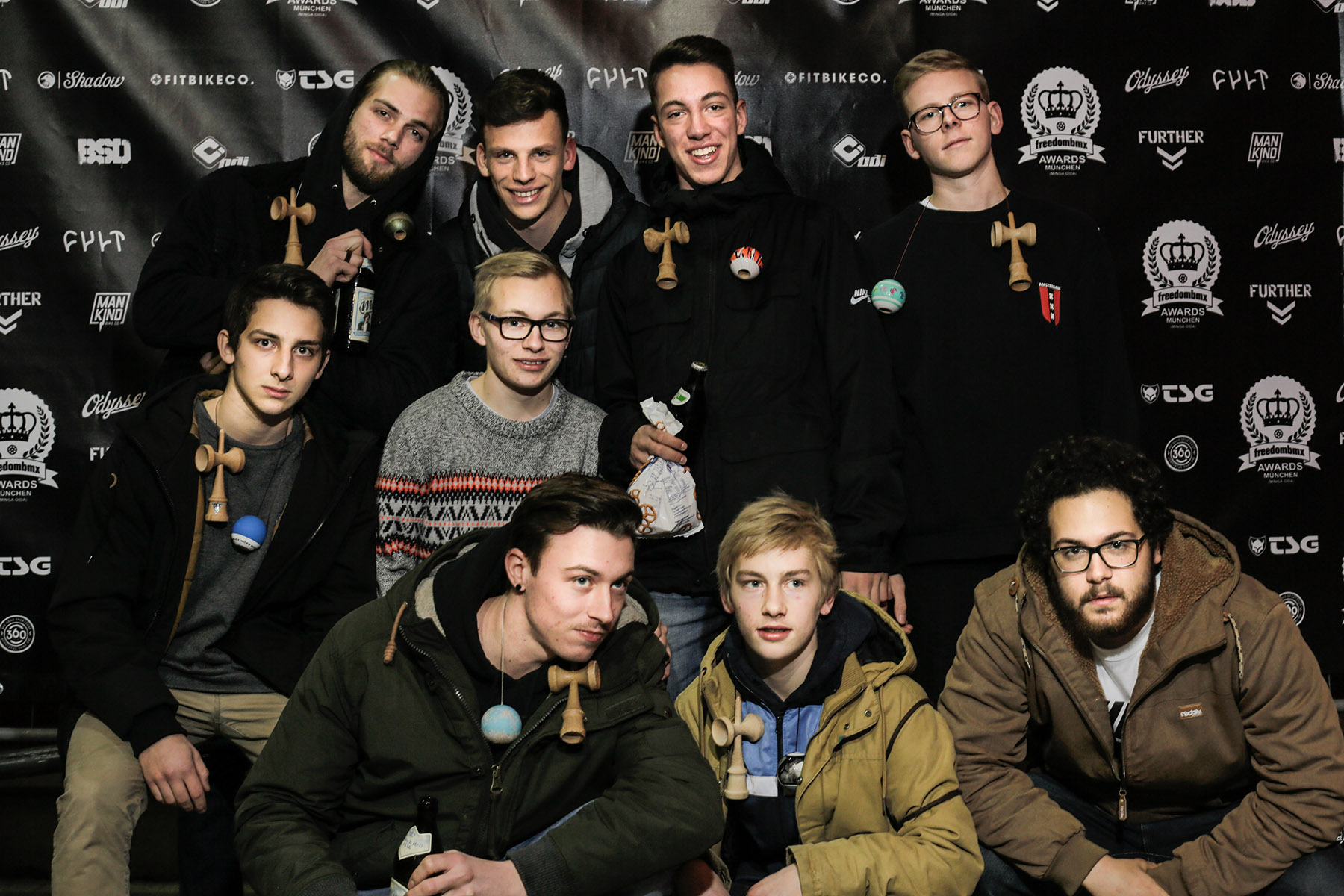 Sorry, bei diesem Bild stehe ich komplett auf dem Schlach (sachdienliche Hinweise bitte an markus@freedombmx.de), aber anscheinend fand in der Nähe ein Kendamacontest statt