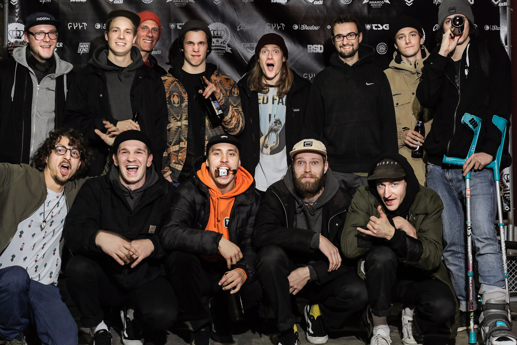 Die kunstform-Homies & Friends! Oben v.l.n.r.: John Krämer, André Bodlin, Gregor Podlensy, Vincent Brandl, Jan Klein, Tobi Vetter, Timo Schmidt; unten: Seppl Pospischil, Wendel Mok, Miguel Smajli, Sven Avemaria und Jakober Flitzer