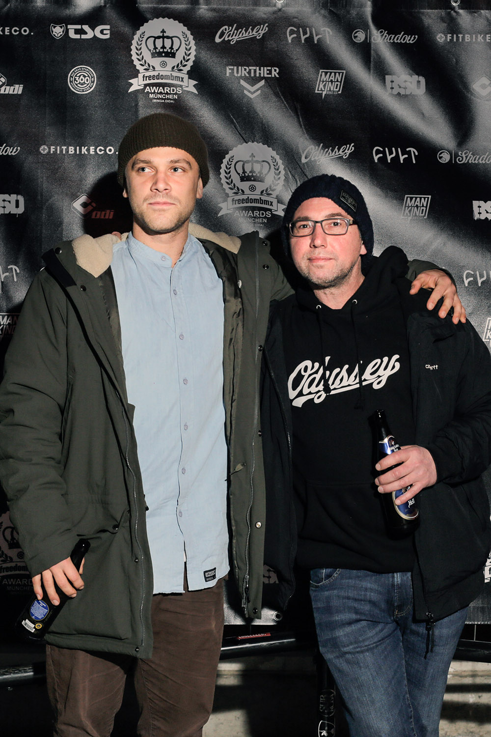Während Bodo Hellwig vom wethepeople-Deutschlandvertrieb SIBMX (rechts) etliche Liter Freibier springen ließ (vielen Dank!), war sein Sunday-Bikes - und Odyssey-Teamfahrer Lukas Häusler aus Köln angereist, um vor den Awards den Parcours im Backstage durchzumassieren