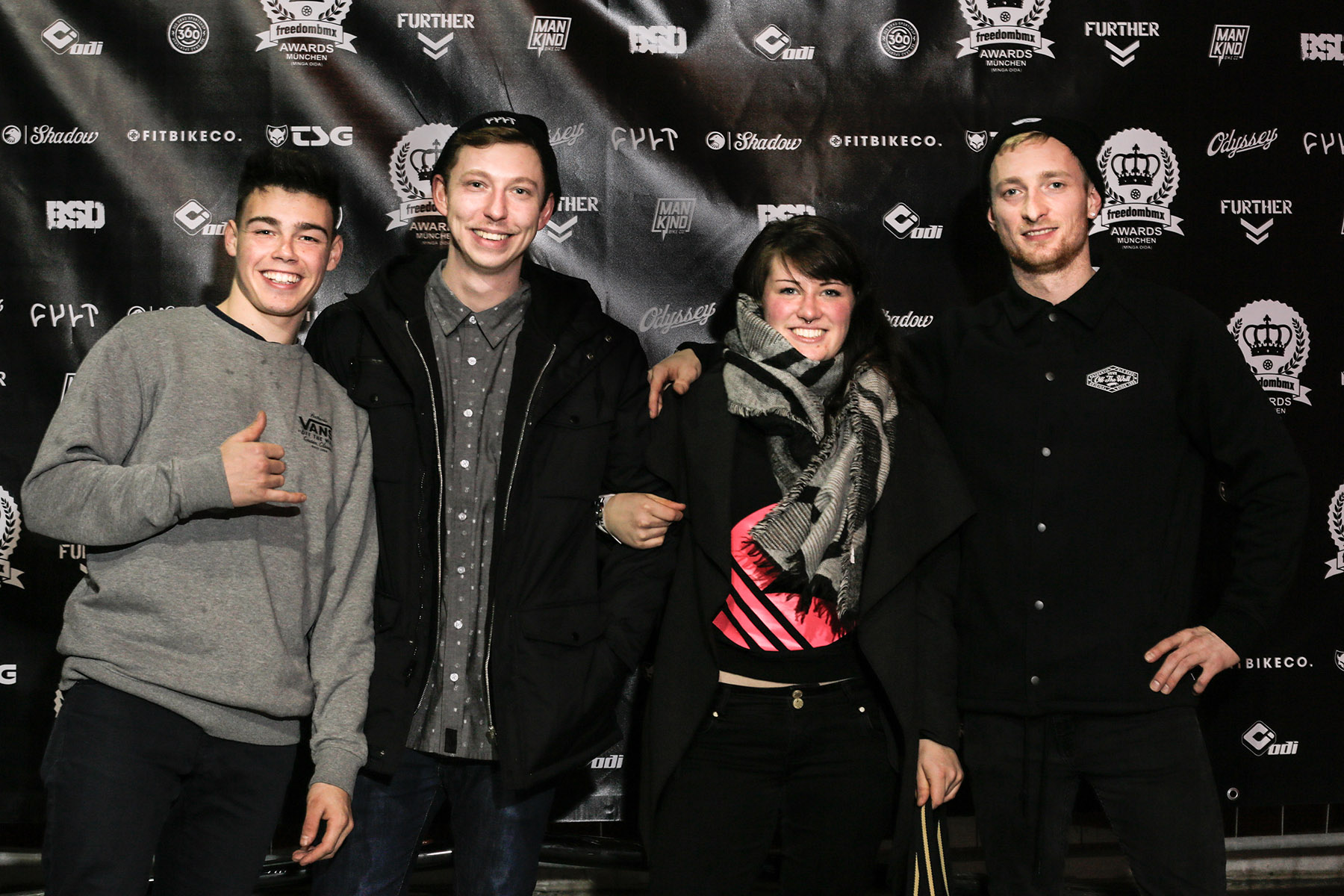 Marvin Maiocchi (ganz links) und Ricky Felchner (ganz rechts) sprangen während des Jams mit am höchsten aus der Further-Quarter. Ricky ist bei einem Liptrick sogar rübergefallen. Zum Glück ist nichts Schlimmes passiert. In der Mitte haben wir Robert Naumann (links) und Jenny Wohlrab