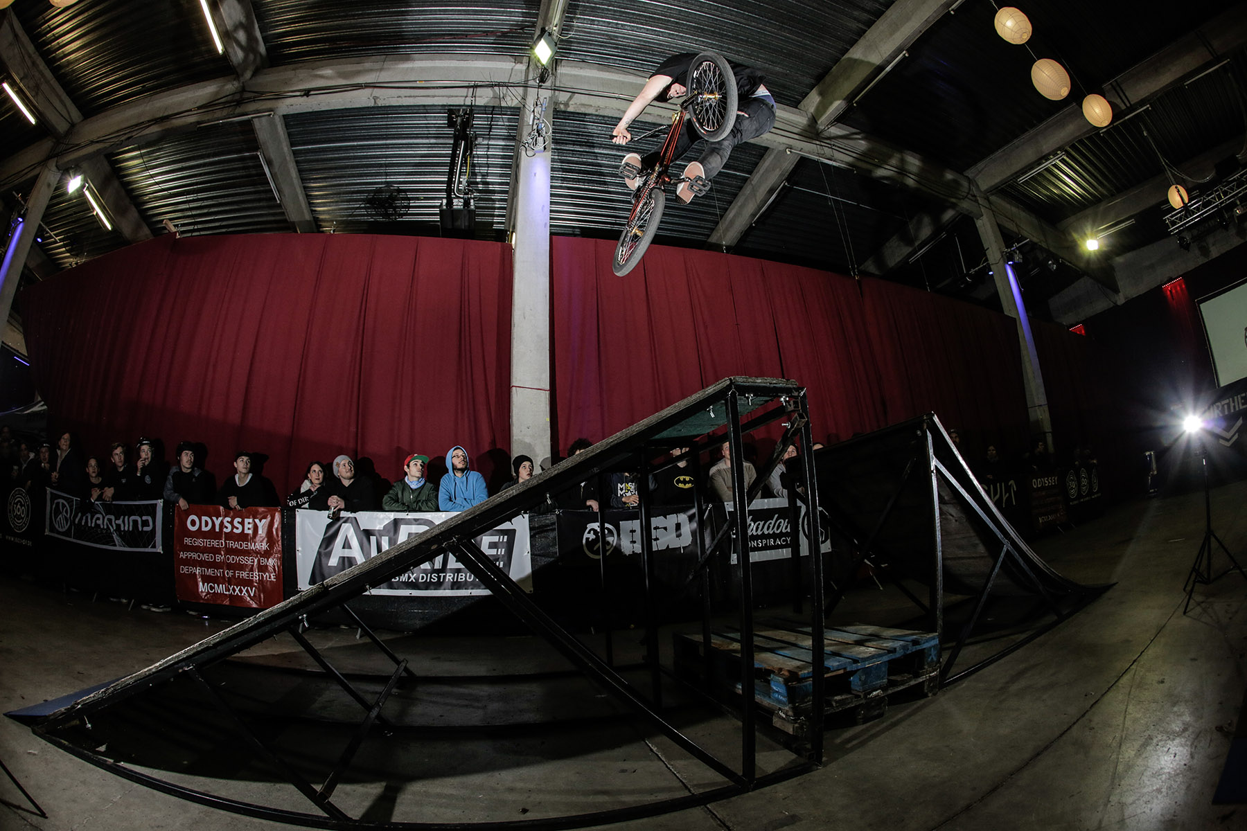 Zu diesem Zeitpunkt wusste Nils Jacob noch nicht, dass er nur wenige Stunden später zu seinem Geburtstag eine Torte ins Gesicht bekommen sollte