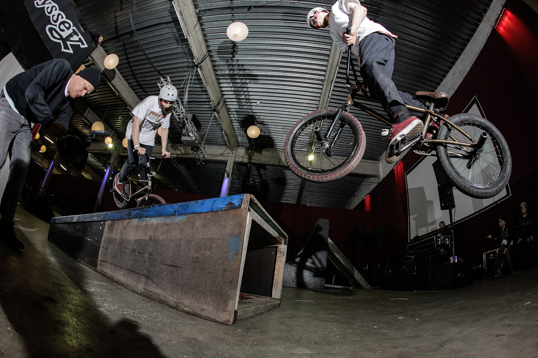 Direkt vor seinem Run haute Ondra Leo diesen Nozza 360 die Ledge hoch noch auf eins raus, aber während des Contests lief es dann leider weniger gut #aua