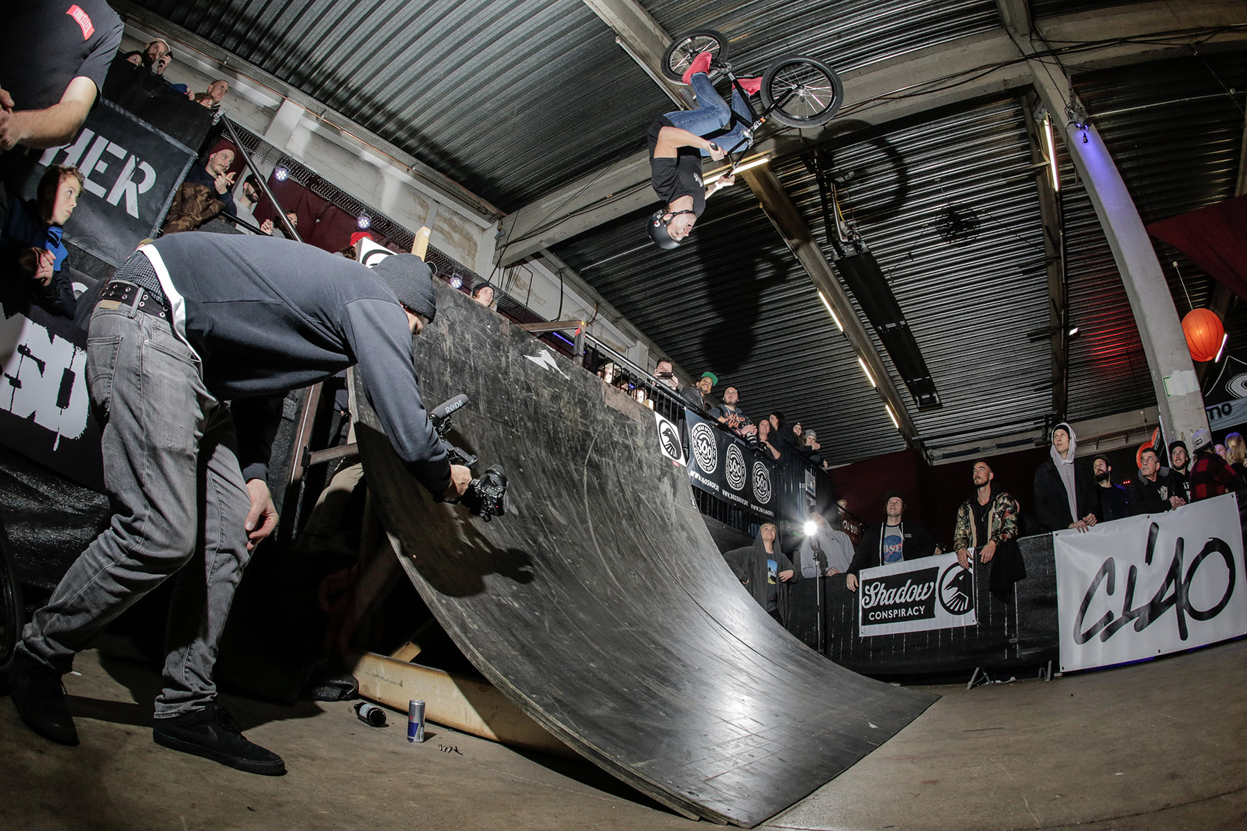 Wer kann, der kann: Als Warm-up für seinen besten Trick machte Tobias Freigang einen Flip to Fakie