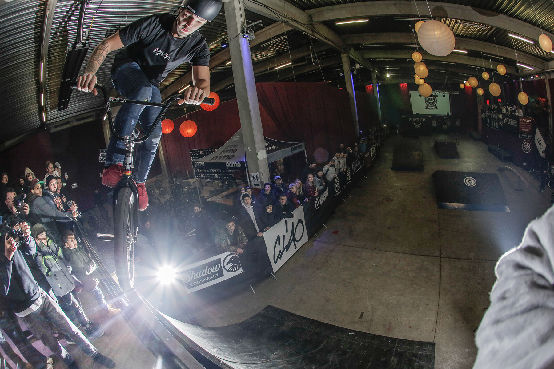 Mit diesem Trick hat Tobias Freigang den Best-Trick-Contest der Pros gewonnen: Footjam auf der Eisenstange hinter der Quarter