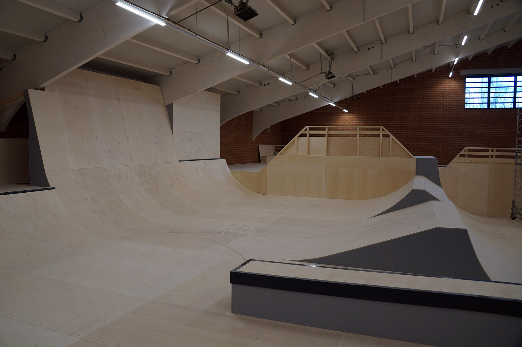 Step-up und Wallride in der Skatehalle Oldenburg