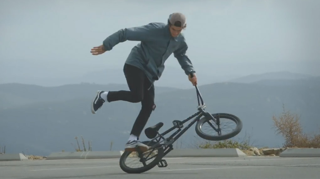 So was von verdient: Matthias Dandois wurde ins Global Team von Vans befördert. Wir haben den Welcome-Edit des französischen Flatlandweltmeisters für euch.