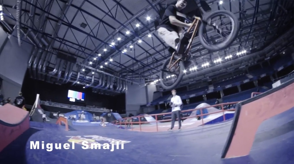 Felix Prangberg, Miguel Smajli, Robin Kachfi und Felix Donat fahren sich in der der Saku Suurhall für den Streetcontest auf der Simple Session 2018 warm.