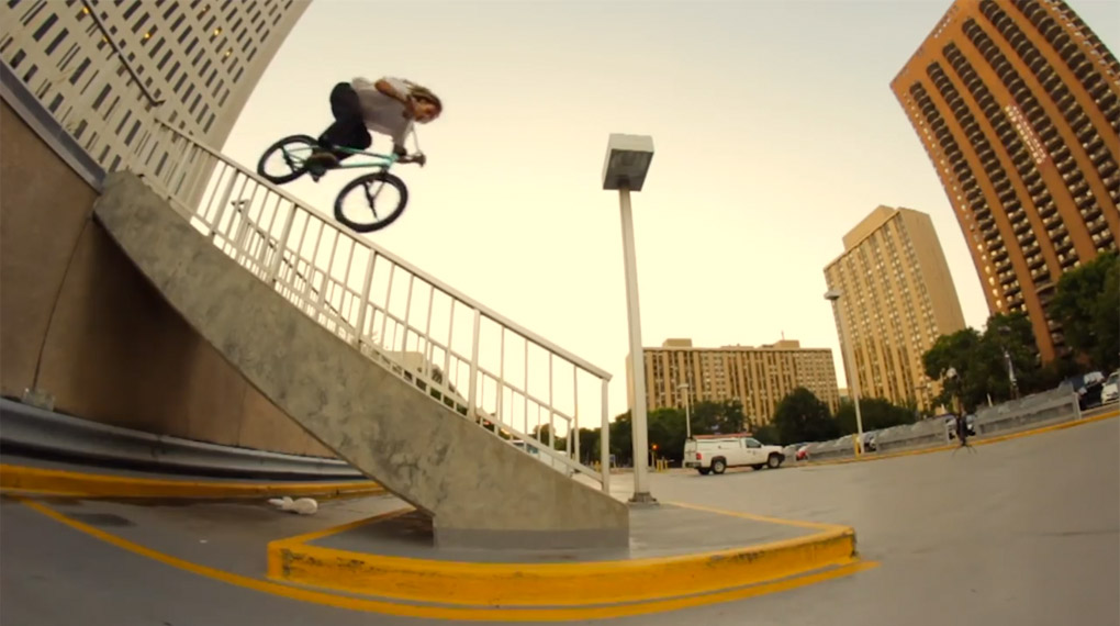 Hare Krishna! Joris Coulomb zeigt in seinem Maya-Edit für The Shadow Conspiracy eine Mischung aus technisch anspruchsvollen Tricks und wagemutigen Stunts.