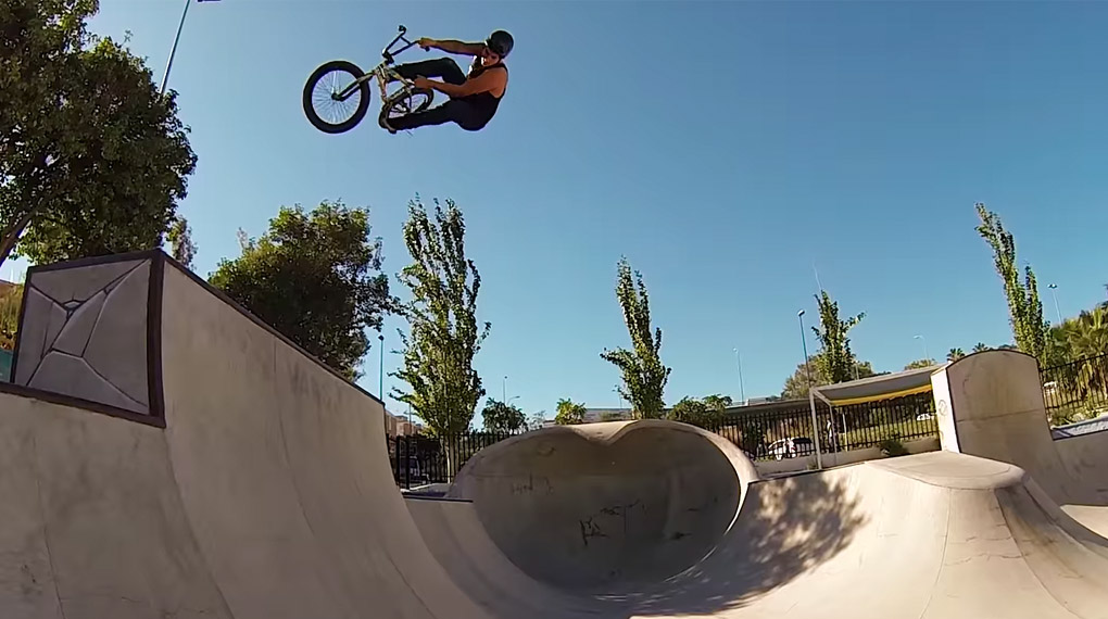 Auf der Suche nach Sonne und Betonparks ist der SIBMX-Teamfahrer Fabian Haugk 10 Tage lang durch Spanien gekurvt. Sieht so aus, als wäre er fündig geworden