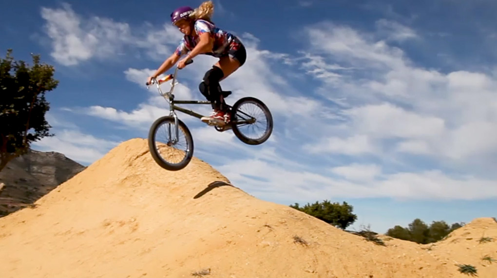 Tolle Spots, nette Locals und jede Menge Sonnenschein: Lotta Grüber hat zwischen den Jahren einen nahezu perfekten BMX-Urlaub in Málaga genossen.