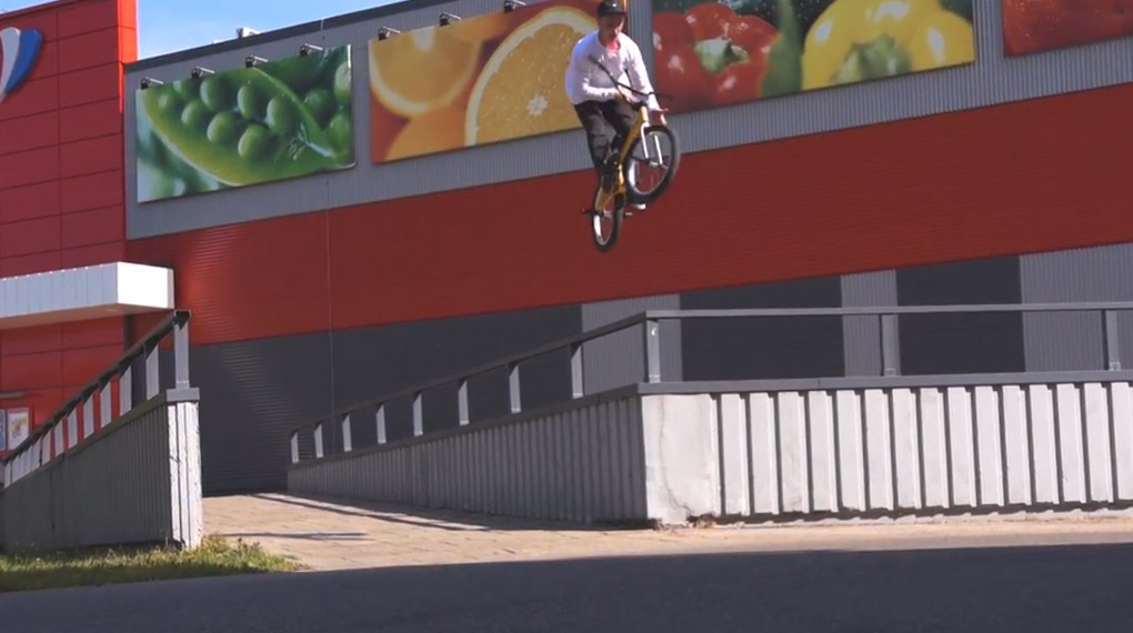 Die BSD-Teamfahrer Alex Donnachie, Sam Jones und Greg Layden haben sich im Sommer 2017 auf den Straßen von Riga rumgetrieben. Hier ist das Ergebnis.