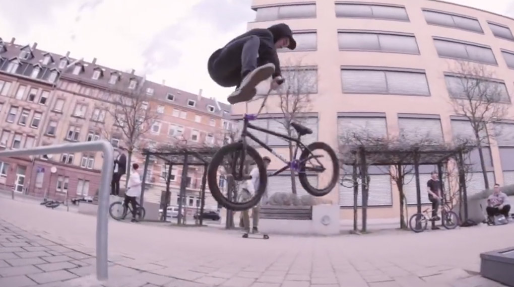 Robin Kachfi hat auf der KSHZEL-Ostersession in Karlsruhe ein Video für den kunstform BMX Shop gefilmt, das nun online ist.