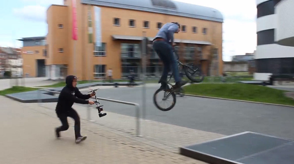 In Folge 28 von "Bang with GBB" gibt es neben dem gewohnten Schabernack auch Dennis Erhardt in Bestform zu sehen. Unfassbar, der Typ!