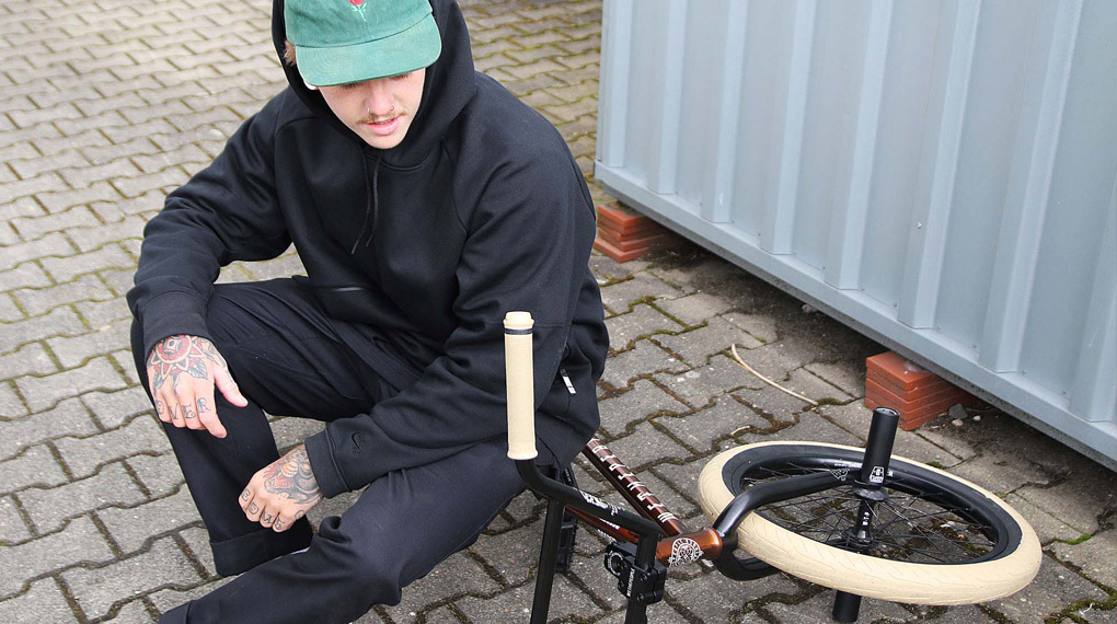 Kaum zurück aus Kalifornien hat sich Felix Prangenberg ein neues Rad zusammengeschraubt, an dem es einige interessante Prototypen zu entdecken gibt.