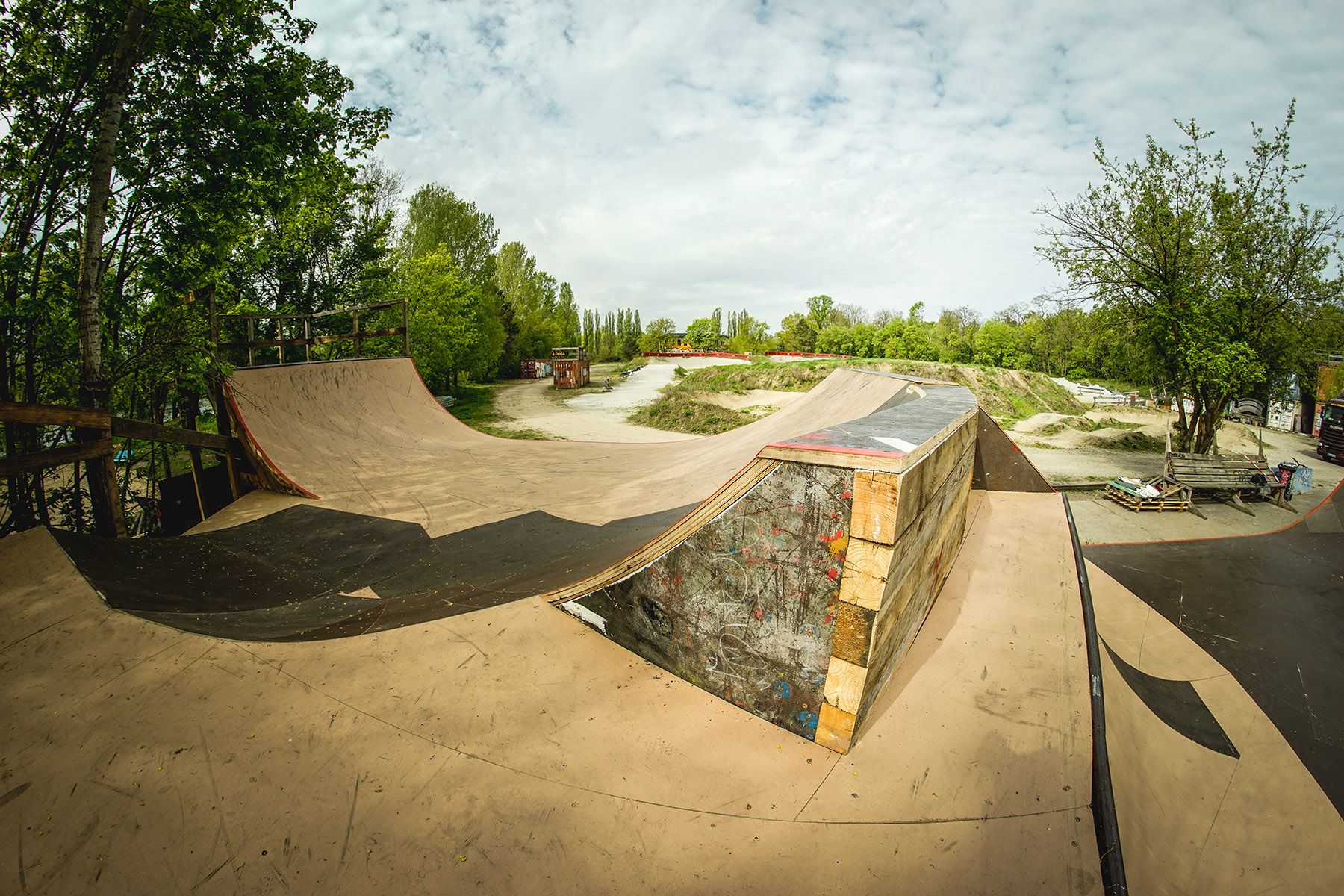 Der neue, breitere und um eine Subbox erweiterte Step-up-Bereich von Rudis Resterampe im Mellowpark Berlin