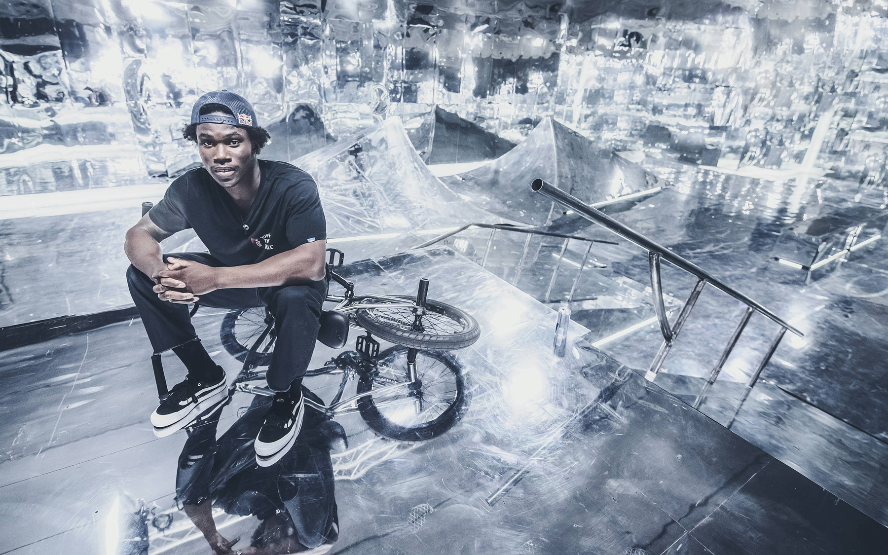 Der Mann und sein Werk: der Mirror Park war die Idee von Courage Adams, der auch maßgeblich an der Produktion beteiligt war; Foto: Sebas Romero/Red Bull Content Pool