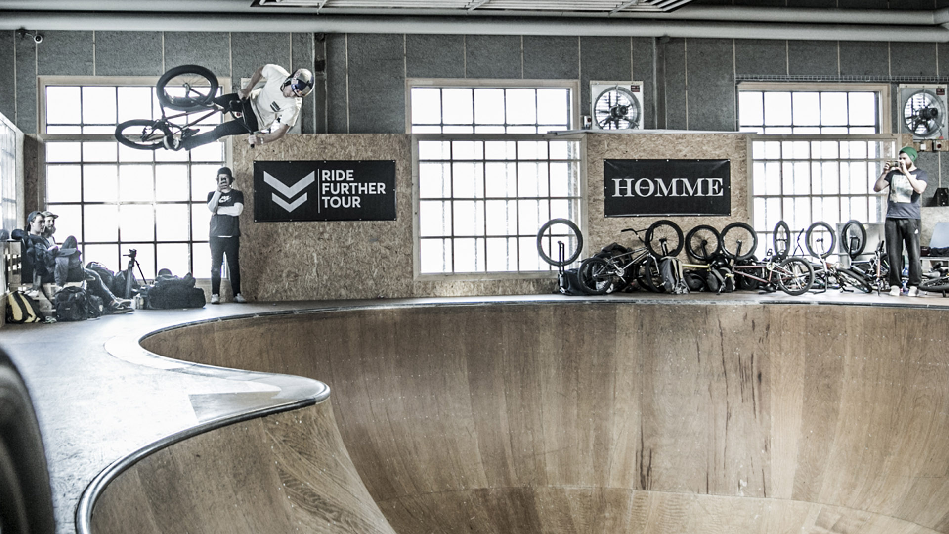 Zum ersten Mal machte die Ride Further Tour vom 24.-25. März 2018 in Europas größter Trendsporthalle, dem Skills Park in Winterthur, Station.