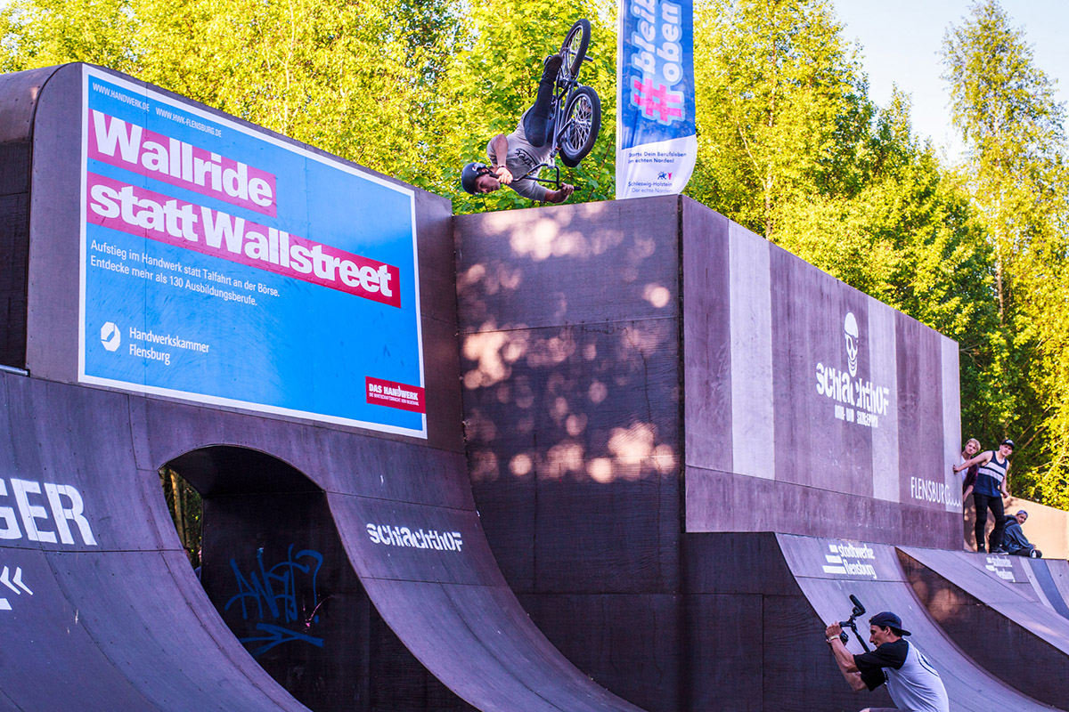 Tobias Freigang streute diesen Flairtransfer, den er vor zwei Jahren noch als letzten Trick gemacht hatte, diesmal einfach so nebenbei in der MItte seines ersten Runs ein