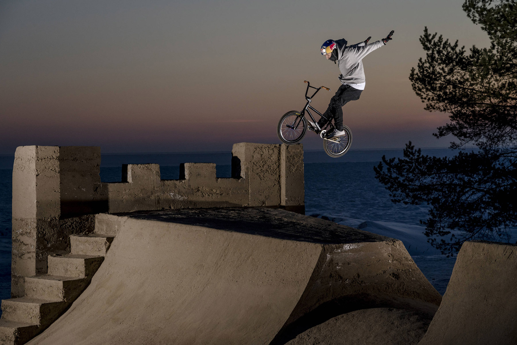 Konstantin Andreev performs during the Red Bull Sand Castle in Ladozhskoye lake, Russia on March 4, 2018 // Denis Klero/Red Bull Content Pool
