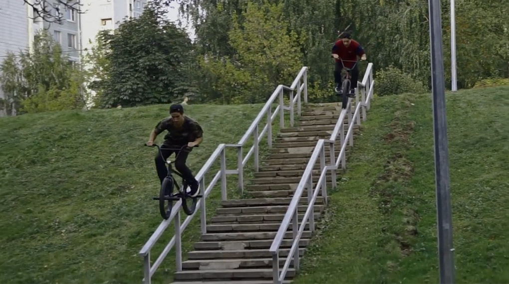 Radkontrolle im Quadrat: Die Zwillinge Max und Igor Bespaliy eskalieren in ihrem Splitedit für Stressbmx von der ersten bis zur letzten Sekunde. Heftig!