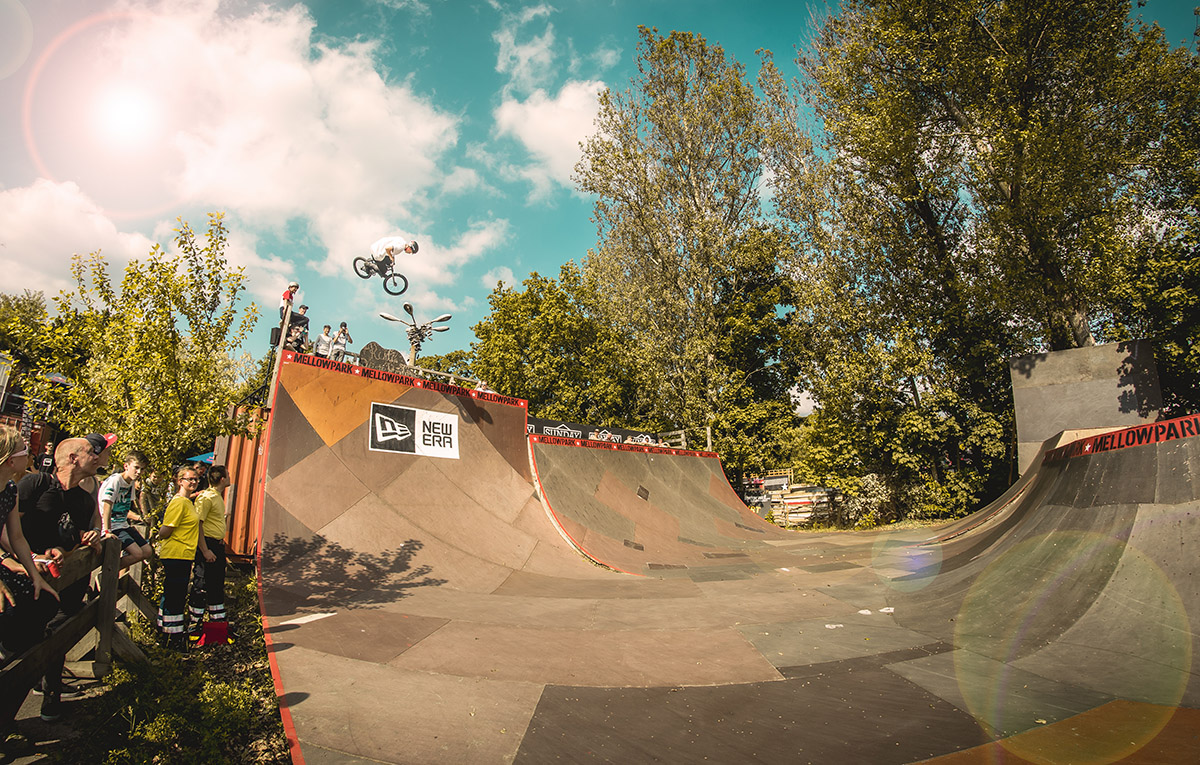 Jonas Hübinger macht mit riesigen Airs …