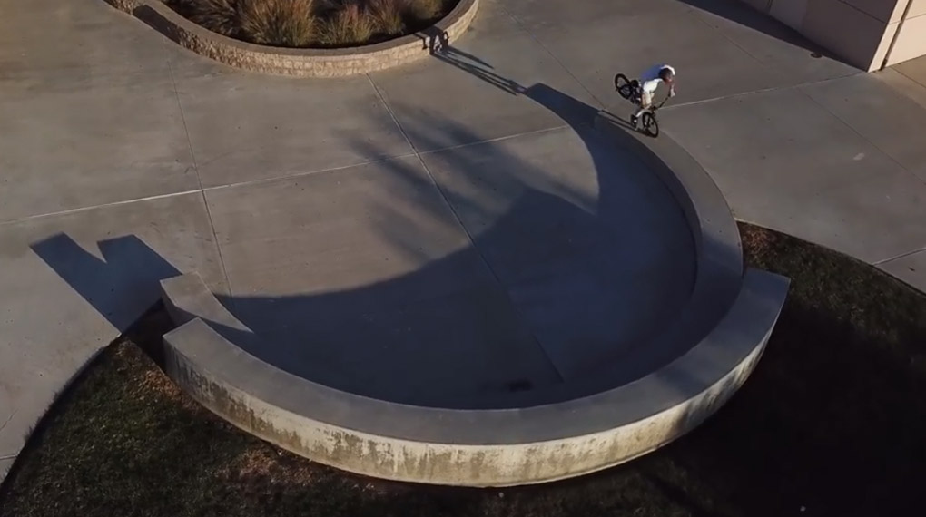 Hier ist das neue Video von Matthias Dandois für Haro, das mit einem harten Sturz beginnt und mit einem Clip endet, denn man nicht unbedingt erwartet hätte.