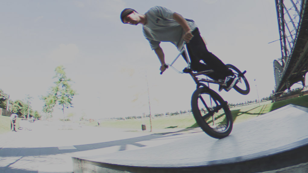 Für die zweite Folge unserer neuen Videoserie "Frühsport" hat Jordan Godwin dem Kap 686 Plaza in Köln einen morgendlichen Besuch abgestattet.