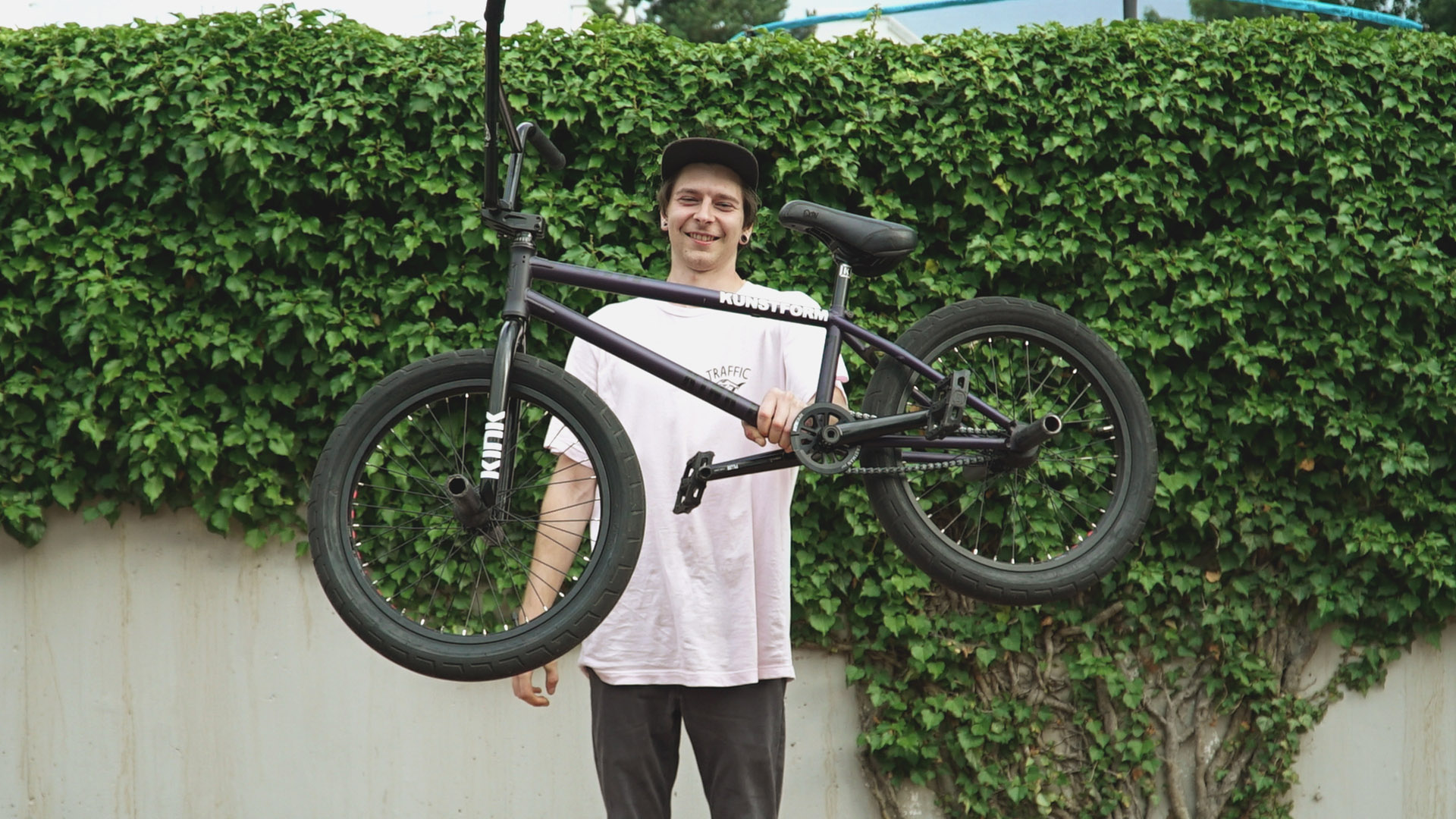 Wir haben das neue Rad des frisch gebackenen Kink-Teamfahrers Artur Meister für diesen Bikecheck einmal genauer unter die Lupe genommen.