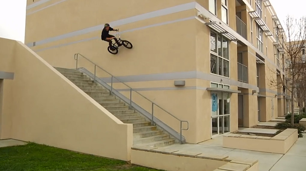 Sechs Minuten Banger am Stück: Dennis Enarson epischer "CAPS LOCK"-Part ist ein ganz heißer Anwärter für den Award "Bestes Video des Jahres 2018"!