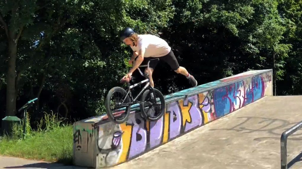 Hoher Besuch in Köln: Hier sind ein paar Raw Jibs von den Sessions des Sunday-Bikes-Teams in der Northbrigade und an der Schüssel 2.0.