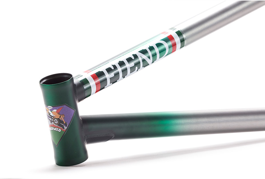 Sowohl das Steuerkopfrohr als auch das Tretlagergehäuse des Fiend BMX Garrett Frame in Augie Simoncinis Signaturecolorway sind hitzebehandelt