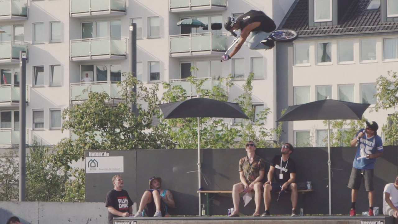 Zum 15. Geburtstag des Bielefeld City Jam war auf dem Kesselbrink natürlich eine Menge los. Michael Lorenz hat sich für uns ins Getümmel gestürzt.