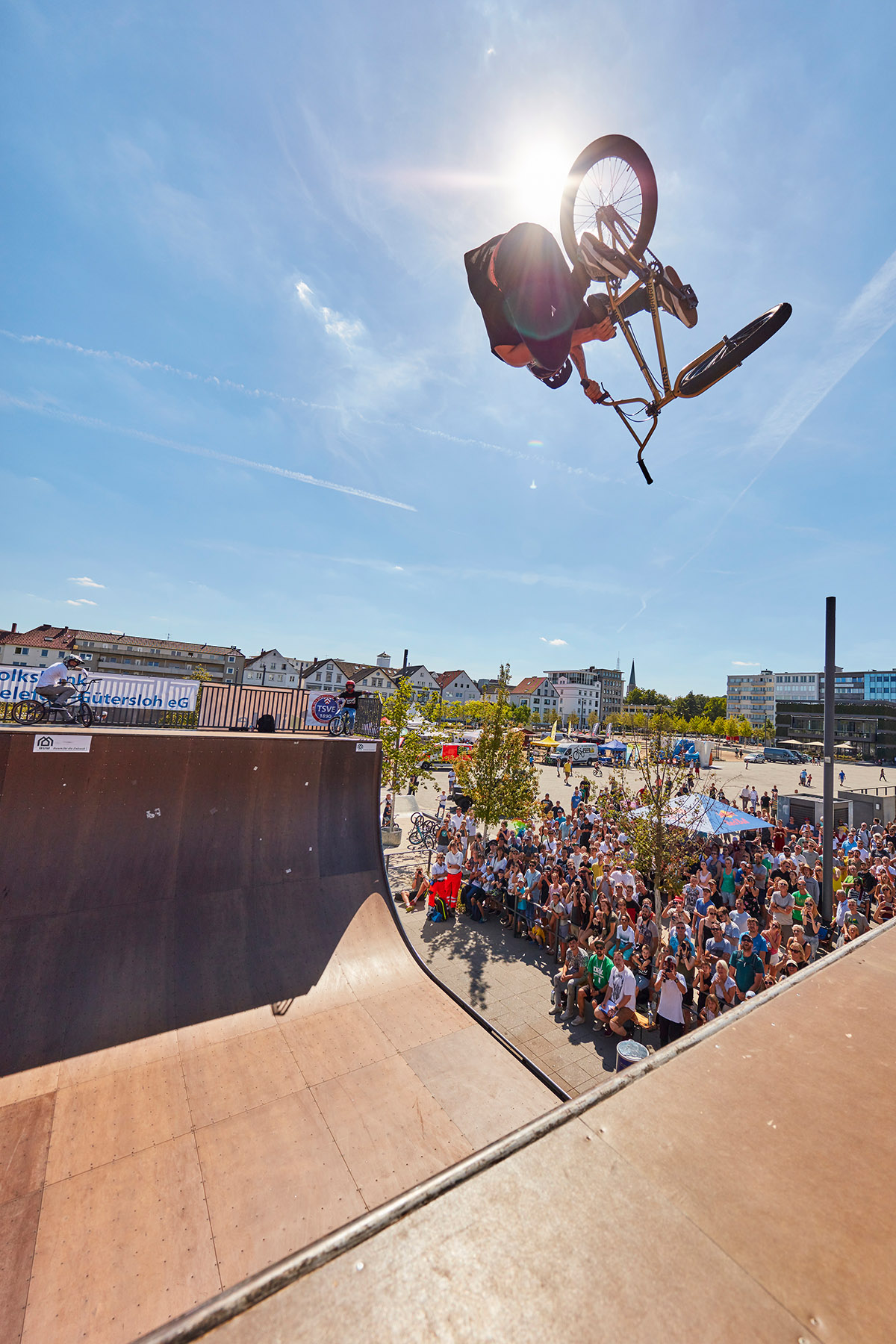Coco Zurita kann nicht nur Zirkus, sondern auch steezy