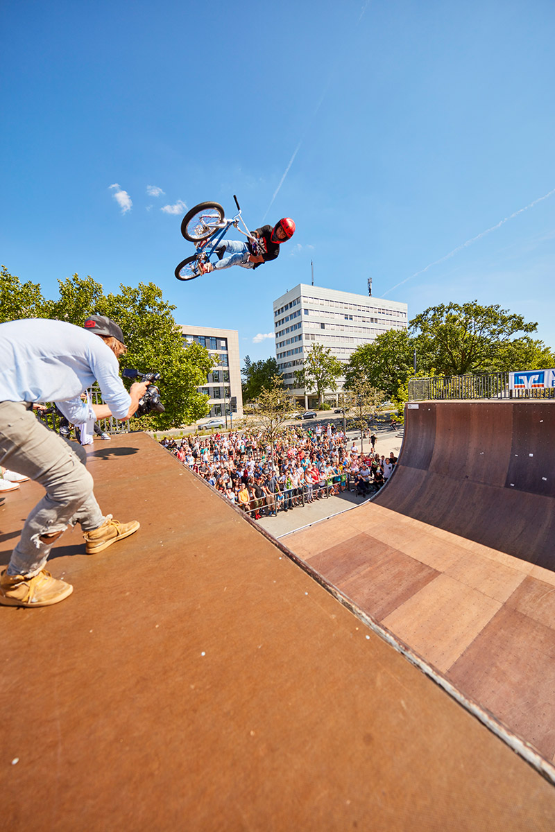 Kaine Mitchell, Triple Bars auf Vert