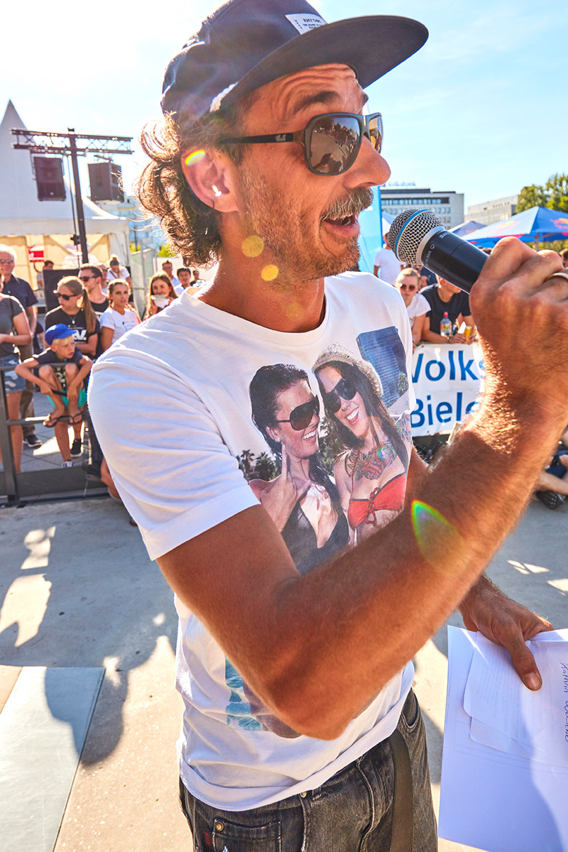 Der frisch verheiratete Max Tuchtenhagen aka Maxsomenoise hat das Mic wieder fest im Griff