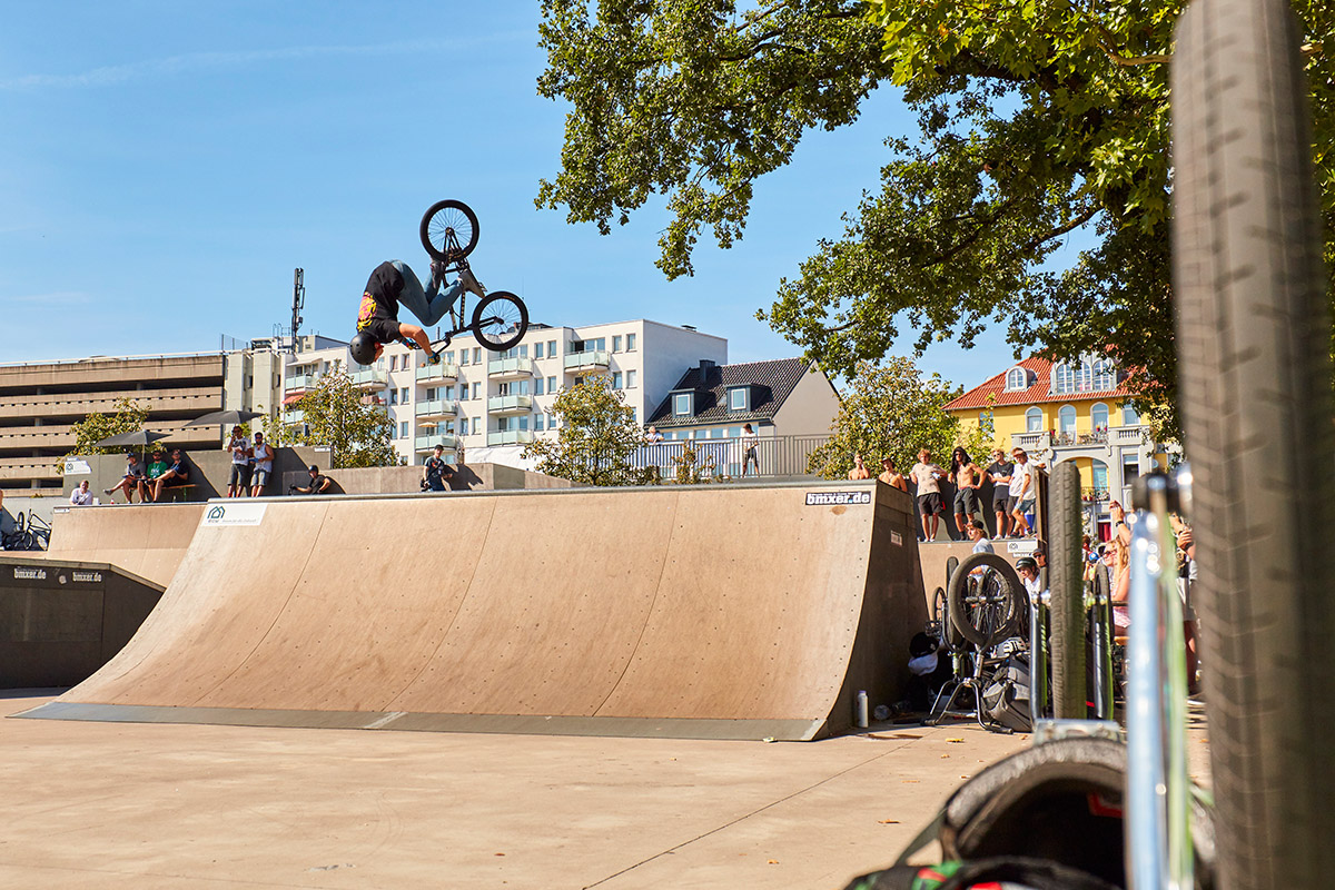 Ziemlich genau ein Jahr nachdem sich Timo Schulze auf dem Bielefeld City Jam 2017 das Knie übel zerstört hat, gab er bei der diesjährigen Auflage wieder ordentlich Gas. Willkommen zurück!