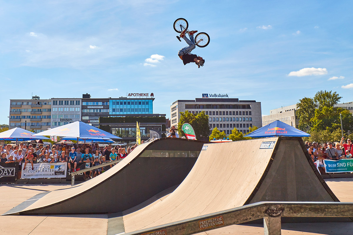 Kaine Mitchell hat im Moment richtig Lust darauf, zu verreisen, und so war der junge Gefahrensucher aus England auch in Bielefeld am Start