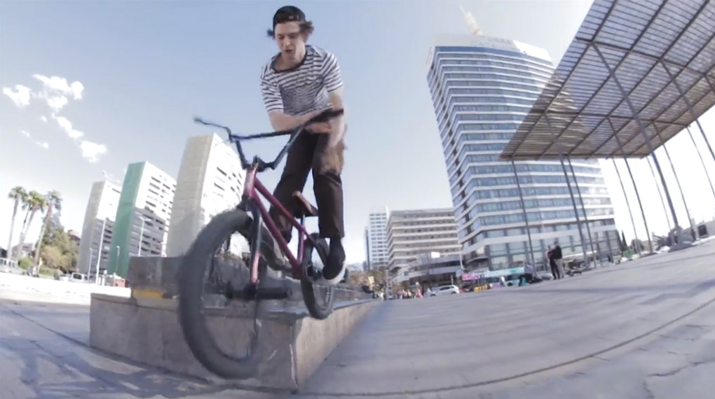 Artur Meister, Dennis Krause, David Schaller und der unglaubliche Johannes Winkelmann von der Cancelled Crew auf den Straßen von Barcelona.