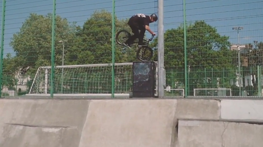 Isaac Lesser ist seit zehn Jahren für Mankind Bike Company unterwegs. Herzlichen Glückwunsch! Zum Dienstjubiläum gibt es diesen sehenswerten Edit.