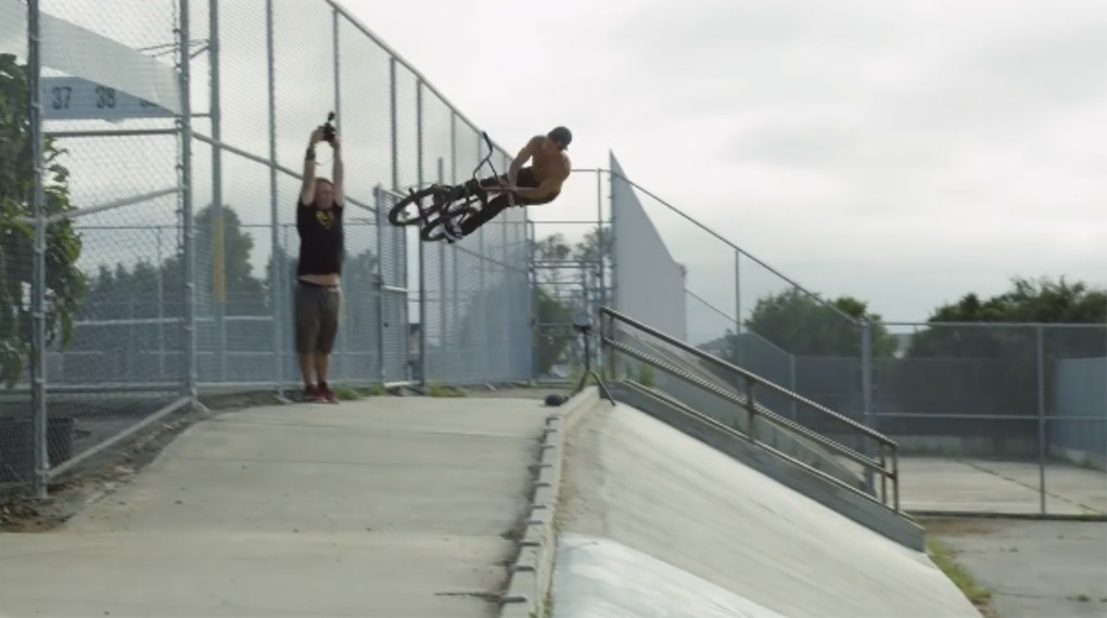 Tyler Fernengel zeigt sich in seinem neuen Video für Demolition Parts von seiner technischen Seite, ein paar Stunts sind aber natürlich auch dabei.