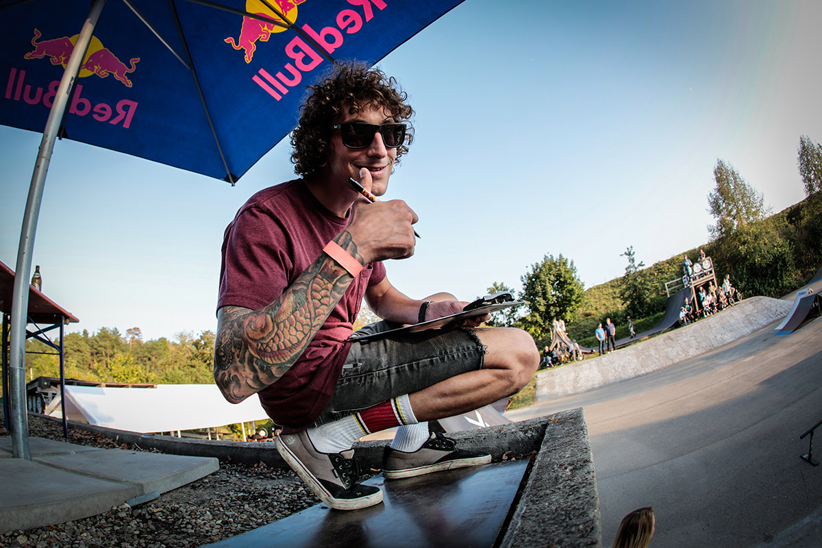 Immer gut drauf: Headjudge Alexander Kusch bei der Arbeit