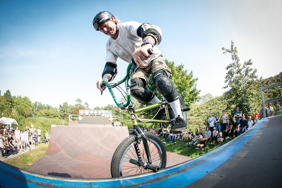 Axel Reichertz: Toothpick to Half Barspin als wäre es 1989 auf Vert