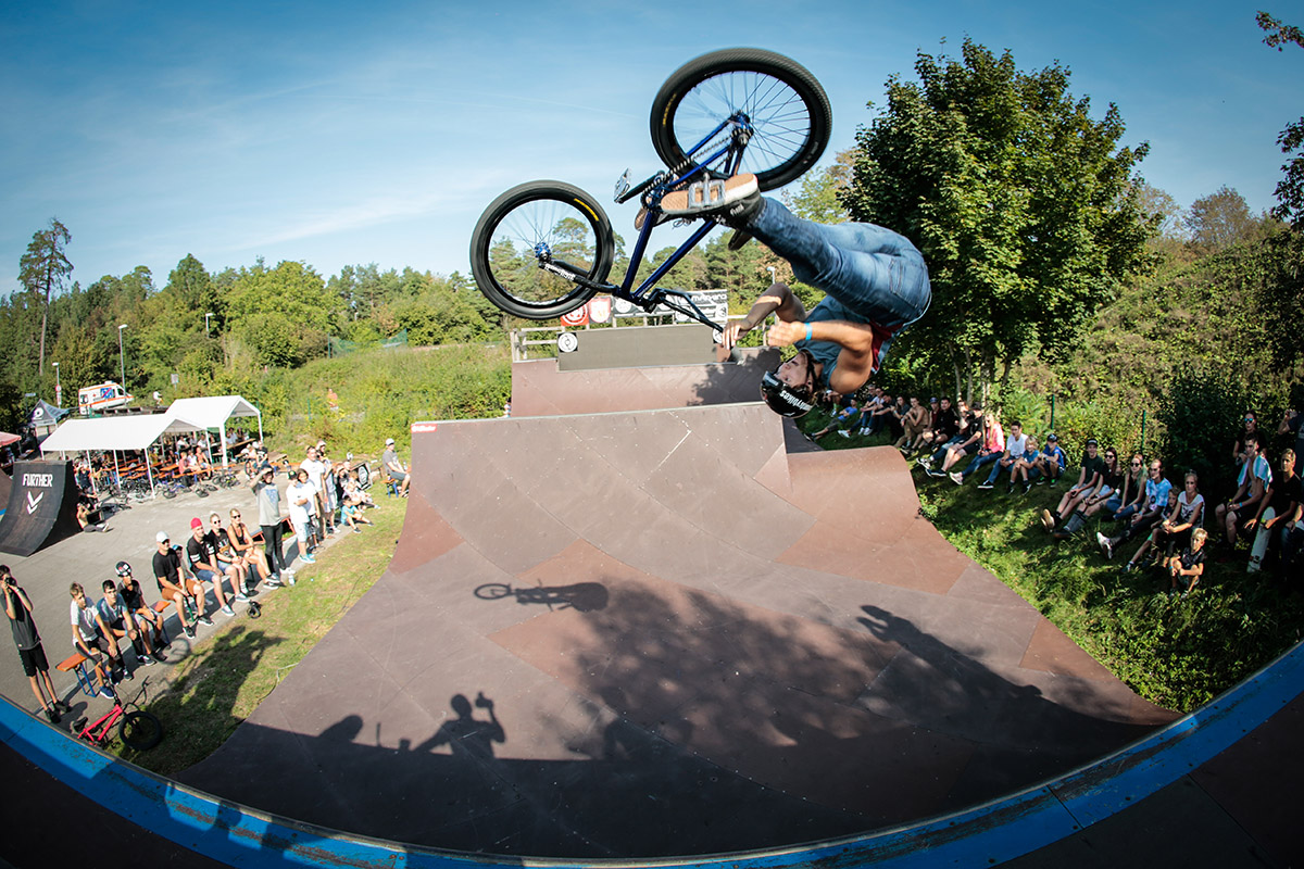 Jonas Lindermair schüttelt selbst dann Flair Barspins pauschal aus dem Ärmel, wenn er keine trägt