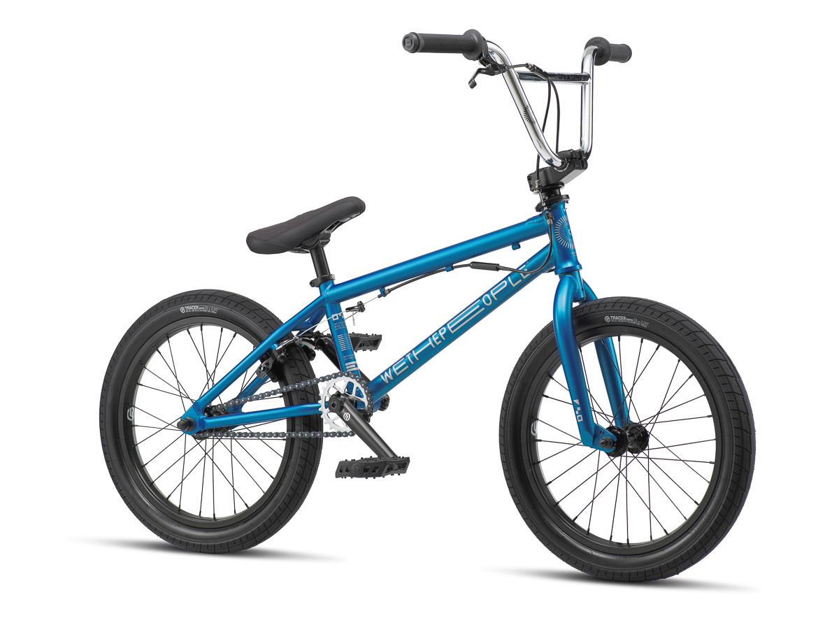 Und natürlich hat man bei wetepeople auch an den Nachwuchs gedacht. Hier haben wir beispielsweise das CRS FS 18'', auf dem derzeit der zehnjährige Lennox Zimmermann der Pro-Klasse das Fürchten lehrt