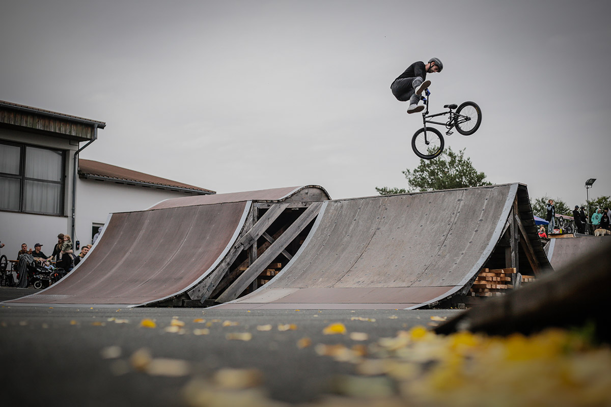 Willkommen daheim! Der kunstform-Fahrer Miguel Franzem ist wieder aus Kanada zurück: 360 Whip über die Spine