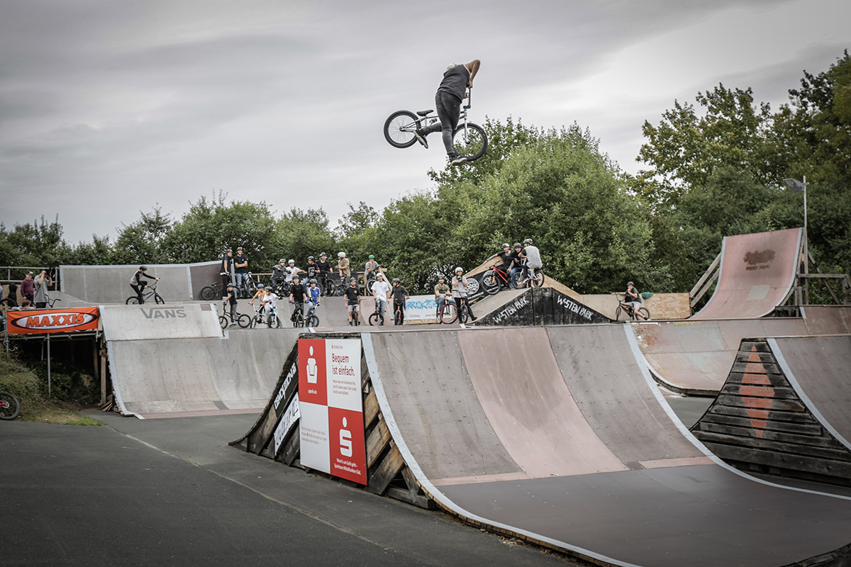 So und nicht anders: NacNac bis zum Anschlag von Moritz Löwentraut