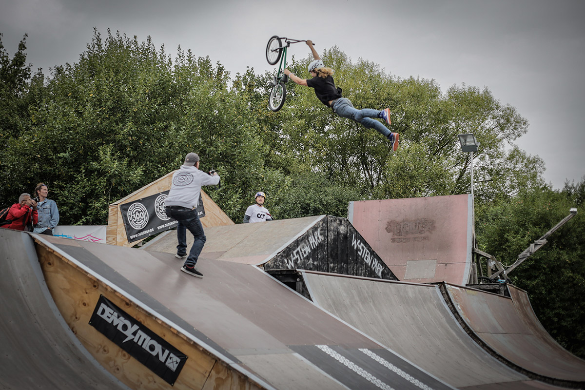 BÄM! Superman Seatgrab von Noah Rittivoin