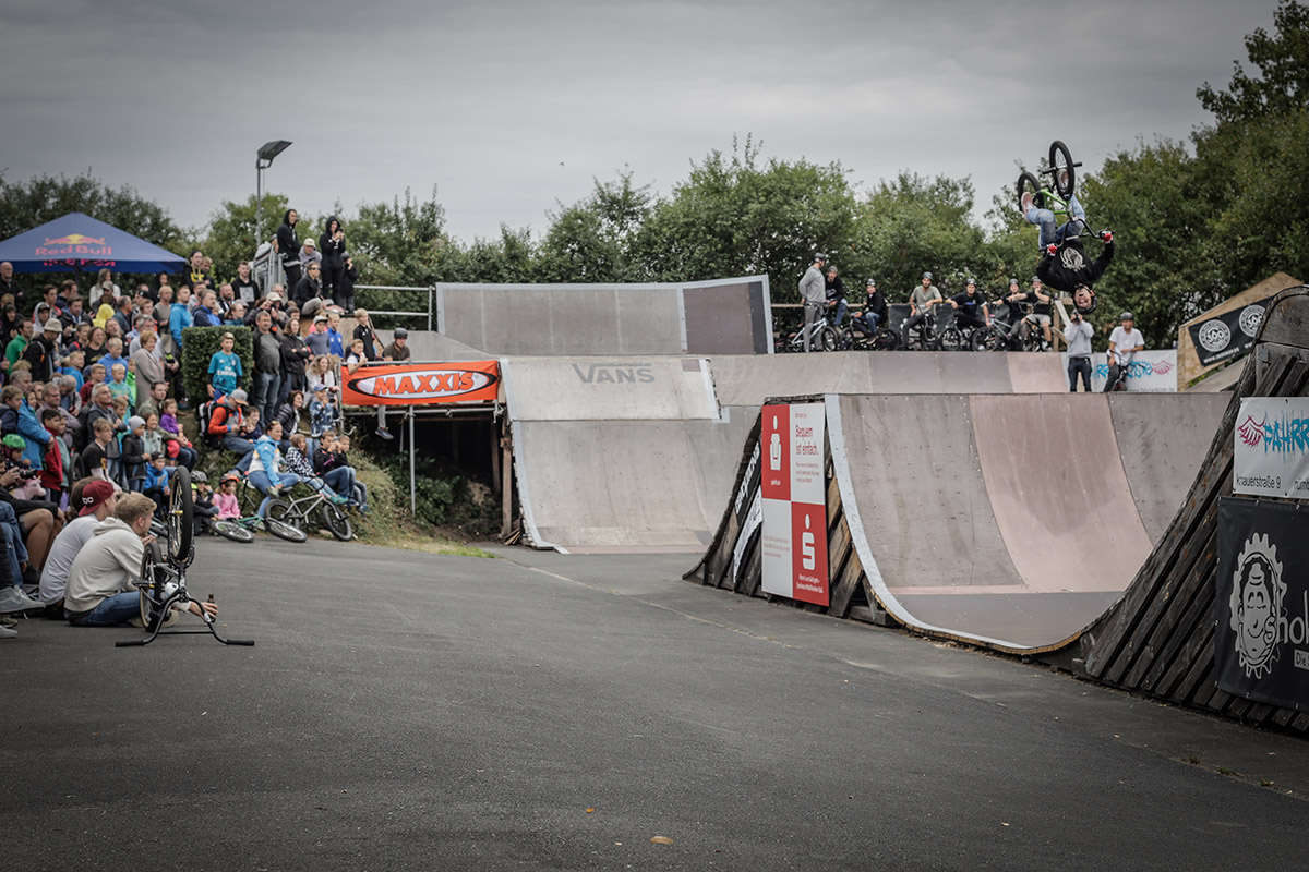 … und Tom Clemens (13 Jahre) gehören Backflips zum Standardprogramm
